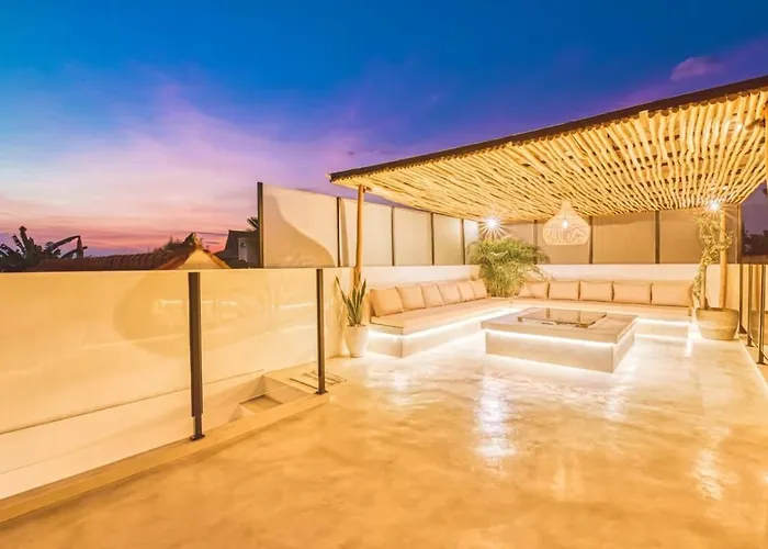 Belize - Lush 4bdr Rooftop Terrace Villa Canggu