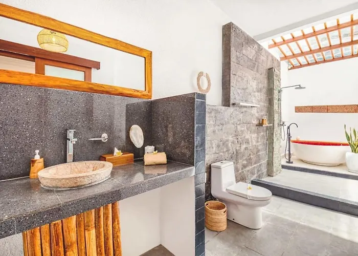 Villa Belize - Lush 4bdr Rooftop Terrace Canggu
