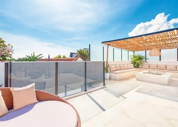 Belize - Lush 4bdr Rooftop Terrace Canggu